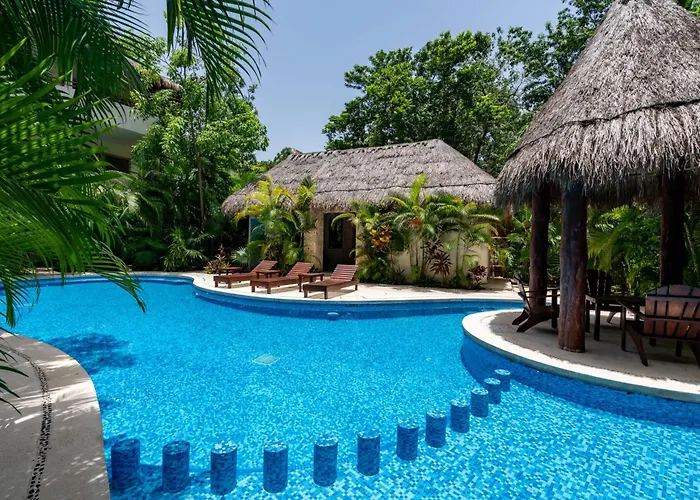 Spacious With Pool In Gated Community Apartment