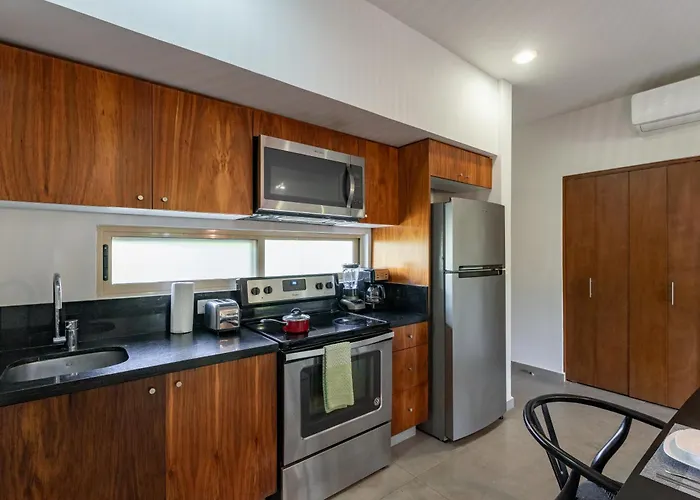 Spacious With Pool In Gated Community *