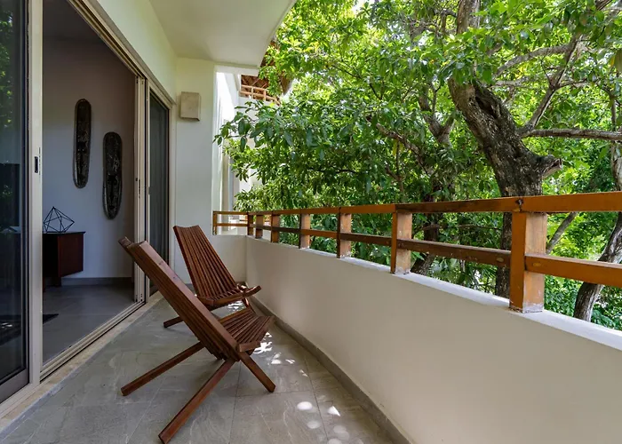 Spacious With Pool In Gated Community Apartment *