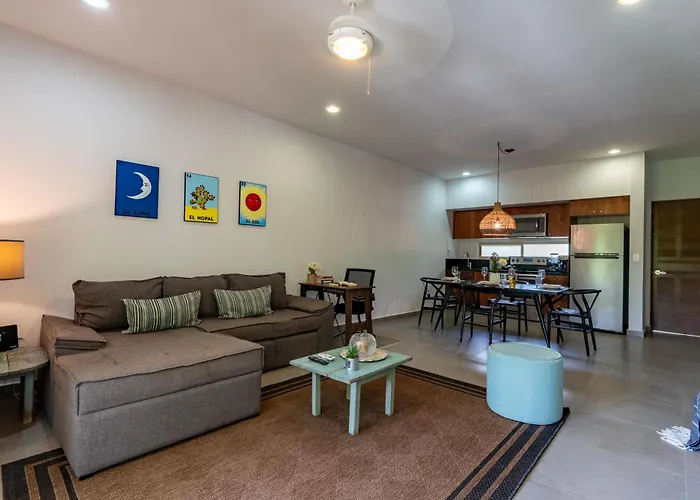 Spacious With Pool In Gated Community Apartment