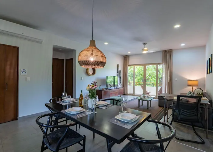 Apartment Spacious With Pool In Gated Community *