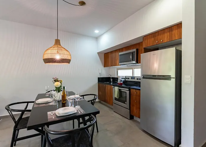 Spacious With Pool In Gated Community Apartment *