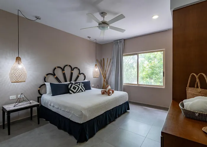 Spacious With Pool In Gated Community Apartment
