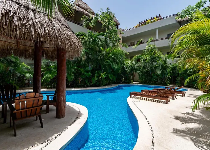 Spacious With Pool In Gated Community Apartment